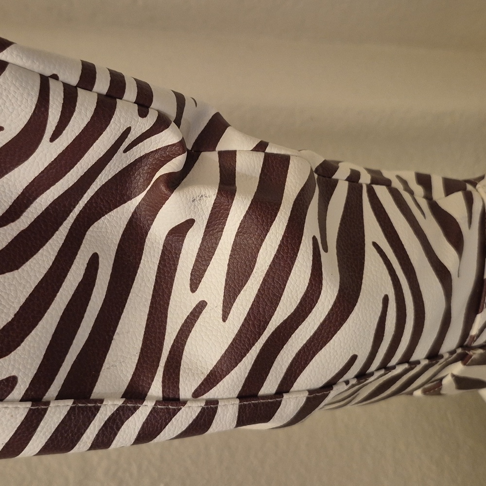 Zebra Print Over-the-Knee Boots Some Stains See Pictures - Picture 6 of 7